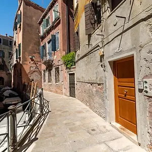 Querini Suite-balcony On Canal, Close To San Marco , Venise Italie